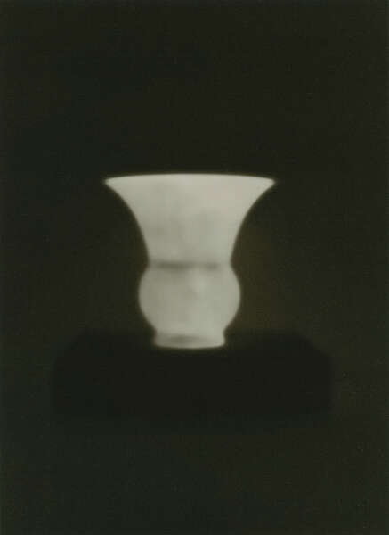 Kleine Vase, C-Print, 2022