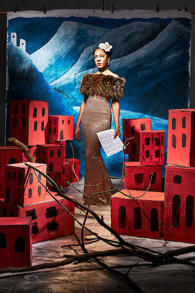 Monumentum, Herois, We Should All Be Feminist