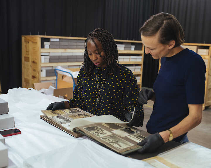  Lebhohang Kganye im Archiv des Rautenstrauch-Joest-Museums, 2022 © buerofuerkunstdokumentation